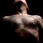 Tatouage artistique sur le torse