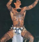 Danseur polynésien tatoué
