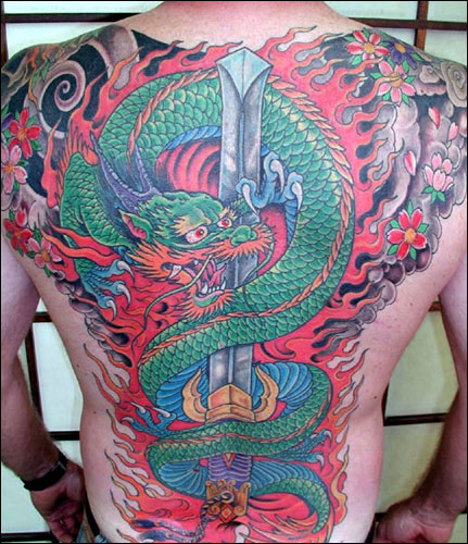 Tatouage de dragon dans le dos