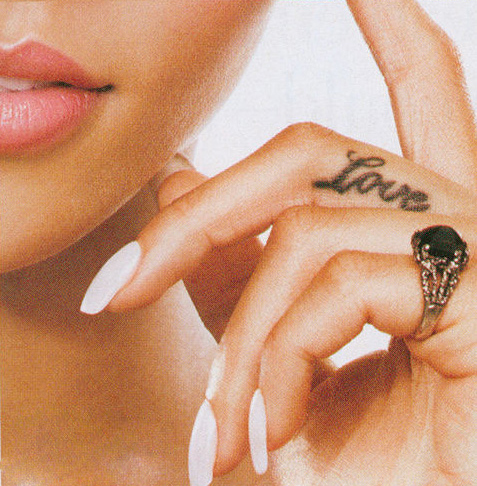 Lovely Pictures on Rihanna Tiene Desde Tatuajes Al Rev  S  Tatuajes Mal Escritos  Los Que