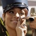 Tatouage doigt de Rihanna