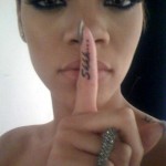 Tatouage shhh... silence de Rihanna