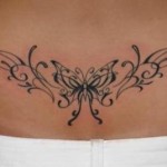 Modèle tatouage papillon tribal bas du dos