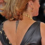Tatouage nuque Catherine Deneuve