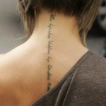 tatouage-nuque-victoria-beckham Tatouage nuque Victoria Beckham