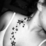 Modèle tatouage étoiles filantes sexy
