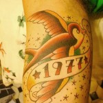 Tatouage hirondelle old school