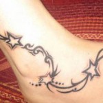 Modèle de tatouage étoiles sur la cheville