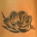 Modèle de tatouage fleur lotus sur la cheville