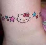 Modèle de tatouage hello kitty sur la cheville