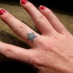 modele-tatouage-etoile-doigt Modèle tatouage étoile sur le doigt