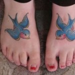 modele-tatouage-hirondelle-18 Tatoos hirondelles sur les pieds