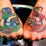 modele-tatouage-hirondelle-22 Tatouage deux hirondelles sur les mains