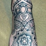 Modèle de tatouage oriental sur le pied