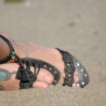 Modèle de tatouage de papillon bleu sur le pied