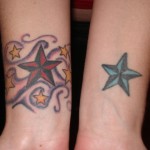 Modèle tatouage poignet étoile nautique bicolore