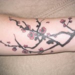 Modèle tatouage poignet de fleur de cerisier