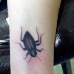 Modèle tatouage poignet scarabée
