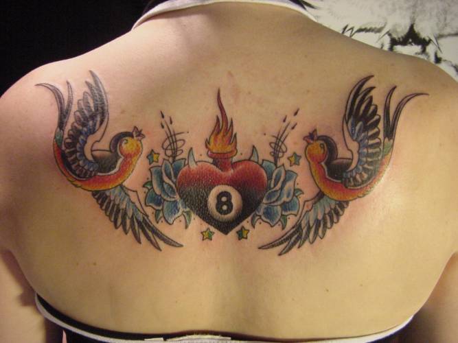 Tatouage Hirondelles et coeur old school