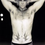 tatouage-hirondelles-robbie-williams Tatouage hirondelles old school Robbie Williams