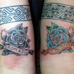 Modèle de tatouage de rose old school bleue
