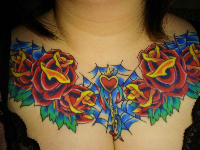 Tatouage rose old school symbolique rose et tattoo rose et amour 