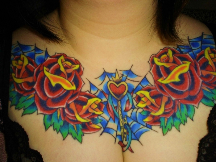 Tatouage rose old school symbolique rose et tattoo rose et amour