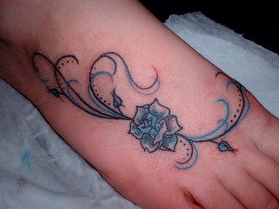 Roses Tattoos on Tatouage Rose Pied