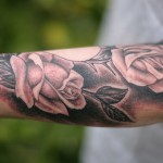 Modèle de tatouage de rose réaliste