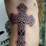 Modèle de tatouage de croix celtique