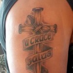 Modèle de tatouage de croix old scool