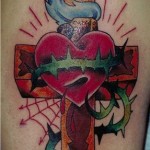 Modèle de tatouage de croix old scool et coeur