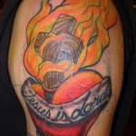 Modèle de tatouage de croix old scool