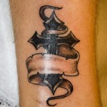 Modèle de tatouage de croix old scool
