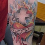 Modèle de tatouage de croix old scool