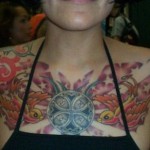 Modèle de tatouage de croix old school pour femme