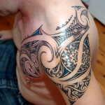 modele-tatouage-inspiration-maori-epaule Modèle de tatouage Maori pour l'épaule