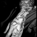 Tatouage de Kerry King sur la main morbid horror