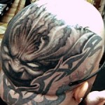 Tatouage de Kerry King sur le crane fait par Paul Booth