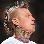 Tatouage dans le cou du Basketteur Chris "Birdman" Andersen Tatouage dans le cou du Basketteur Chris "Birdman" Andersen
