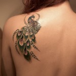 Modèle de tatouage de paon sur l'épaule pour femme Modèle de tatouage de paon sur l'épaule pour femme