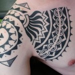 tatouage tribal polynésien sur l'épaule pour homme tatouage tribal polynésien sur l'épaule pour homme