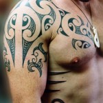 Photo de tatouage tribal : épaule homme