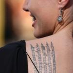 tatouage dos angelina jolie robe noire
