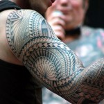 tatouage bras polynesien bras