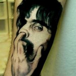 tatouage insolite du nez de Zappa