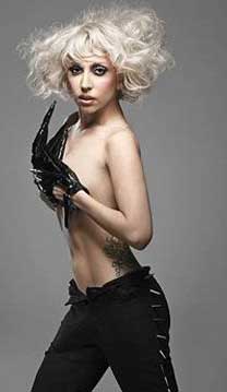 Lady Gaga nue dans le magazine Q : tatouage hanche