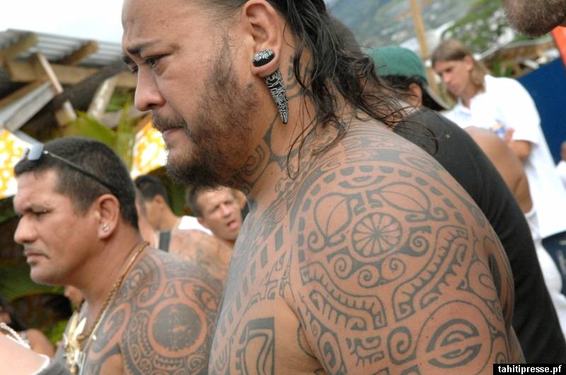 Tatau tahitien traditionnel