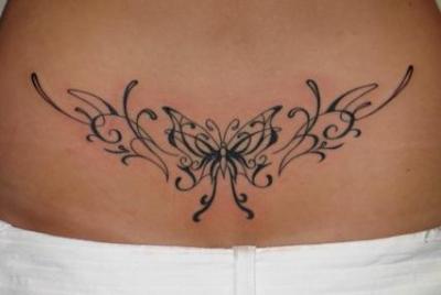 Modèle tatouage papillon tribal bas du dos