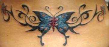 Modèle tatouage papillon bas du dos